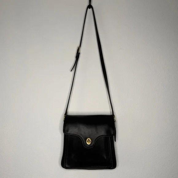Coach Vintage Shelton Black Glove Tanned Leather Crossbody Bag Brass Hardware - Picture 1 of 11